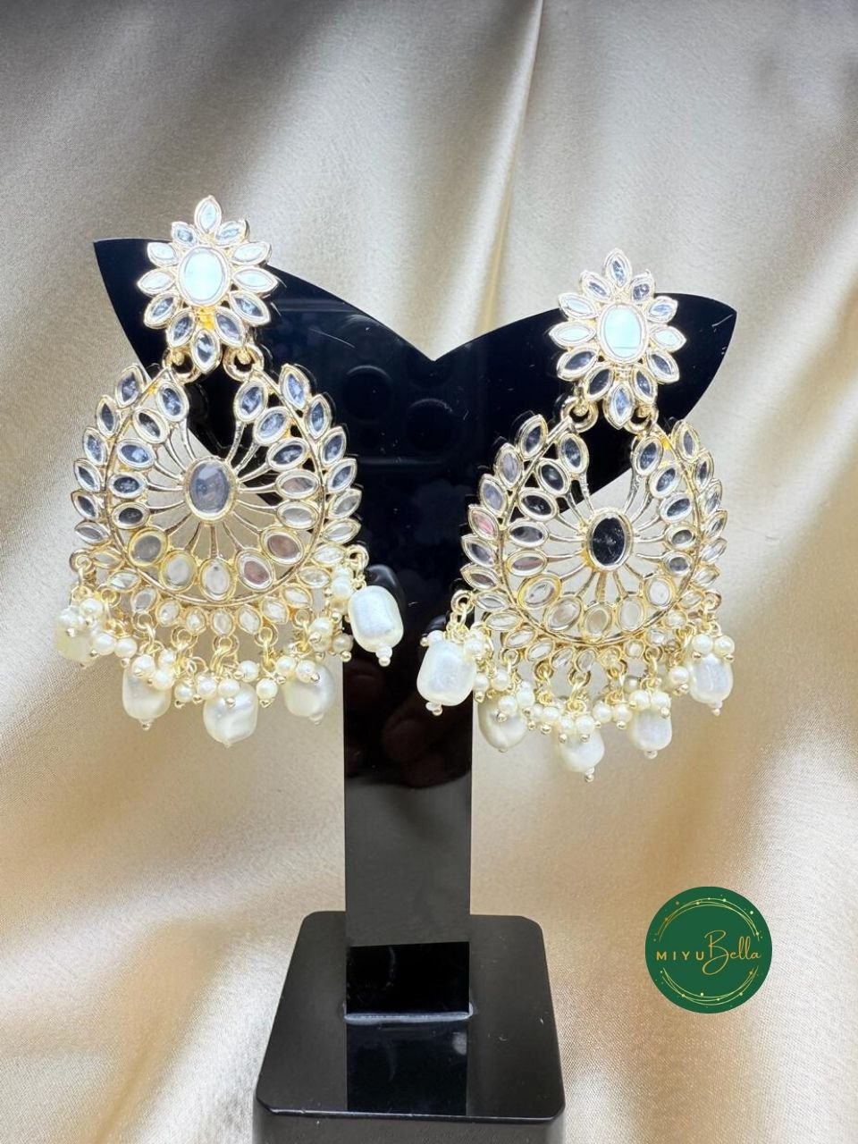 Amina – Mirror Elegance in Antique Gold