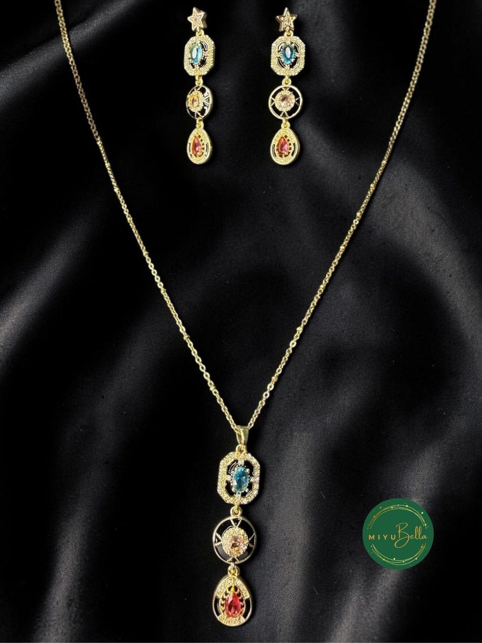 Estelle - Pendant & Earrings Set