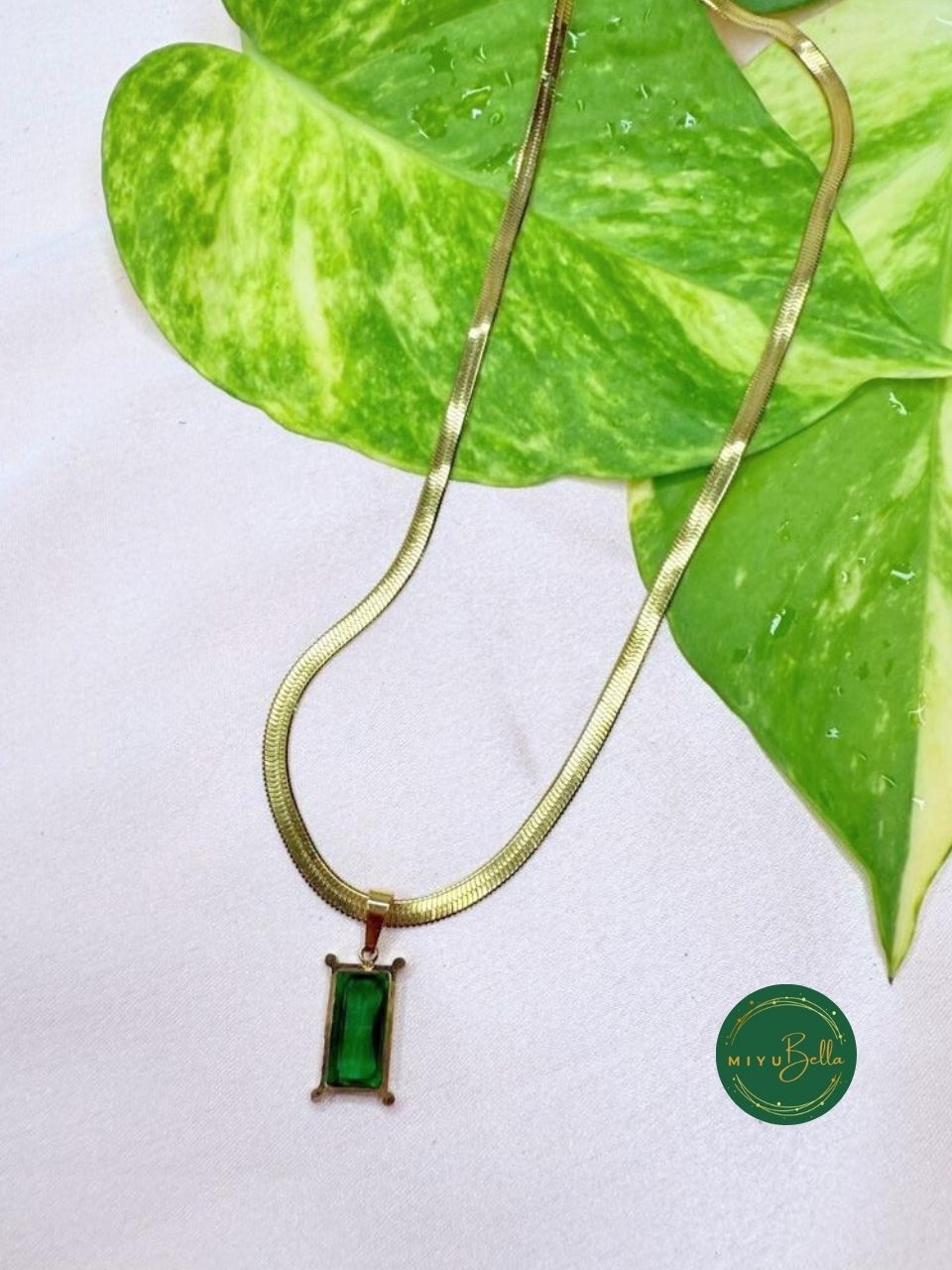 Kiara – Emerald Pendant Necklace