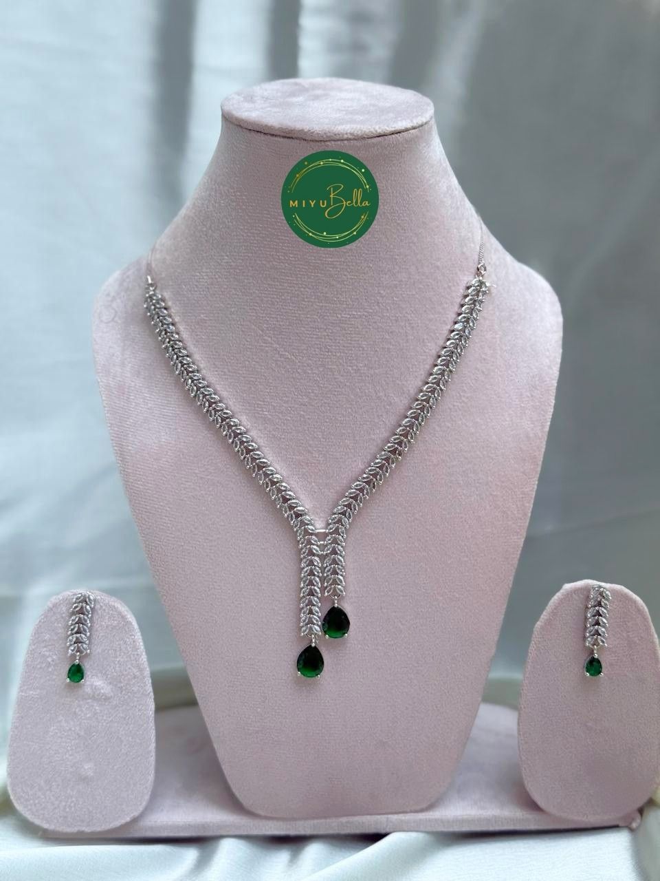 Mia – Victorian Design American Diamond Necklace