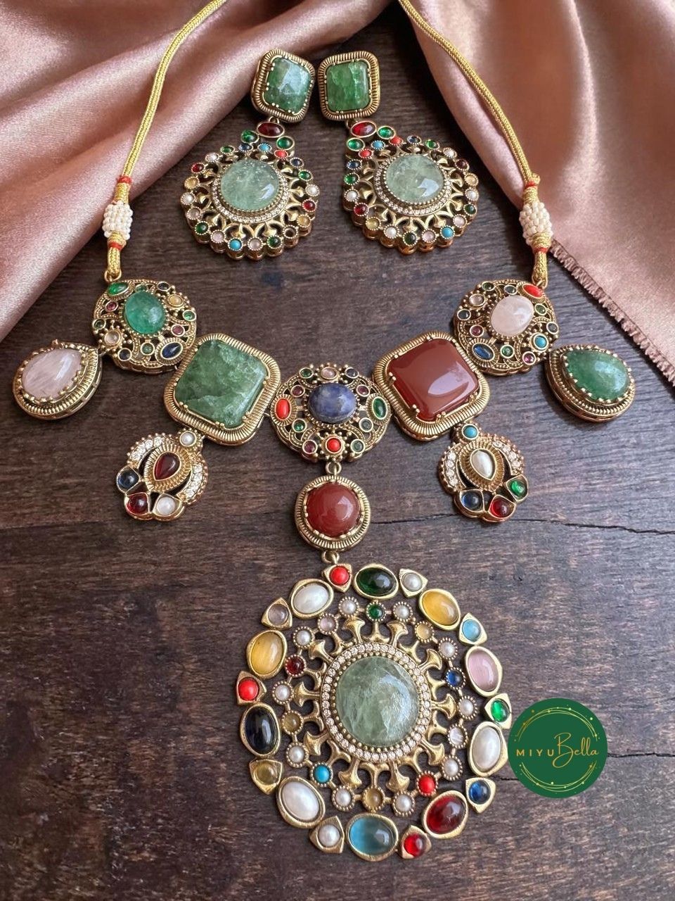 Sabhya - Vintage Indian Necklace Set