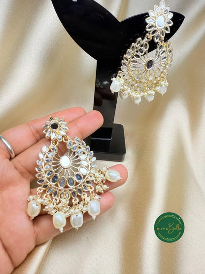 Amina – Mirror Elegance in Antique Gold