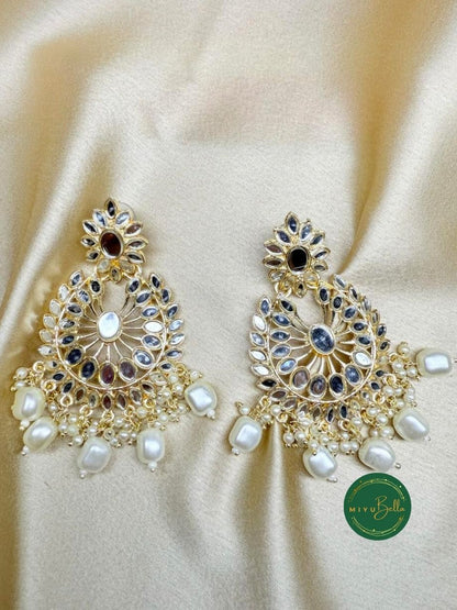 Amina – Mirror Elegance in Antique Gold