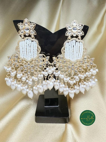 Amina – Kundan Elegance in Antique Gold