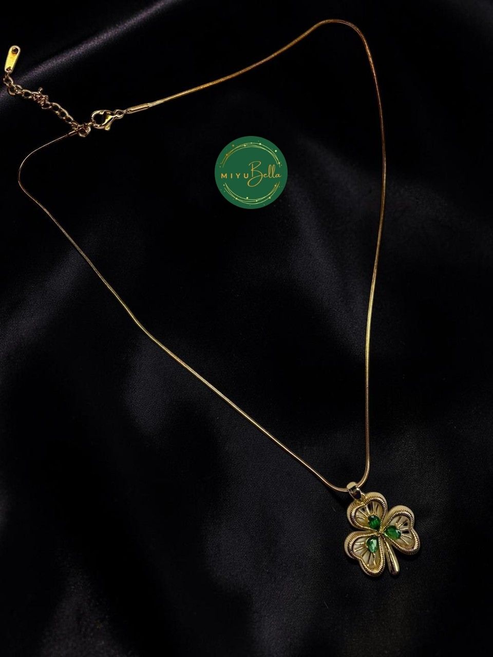 Aster - Emerald Clover Pendant Necklace