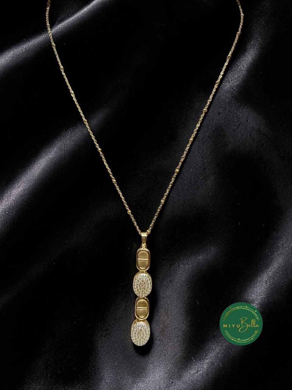 Aster - Oval Link Pendant