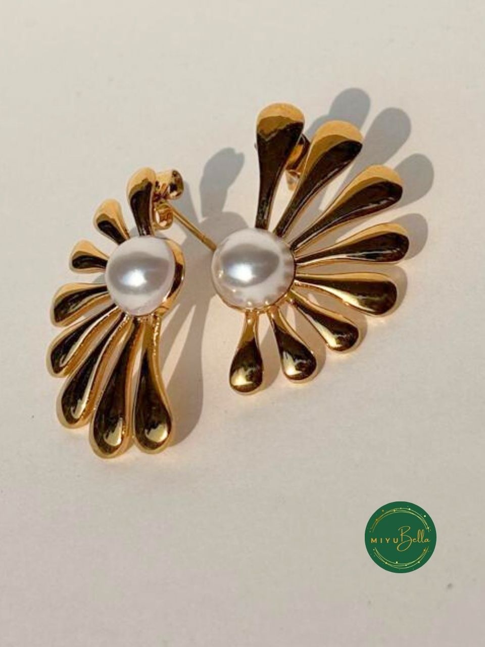 Aurelia – Pearl Radiance Gold-Plated Studs