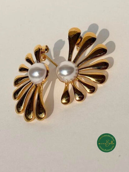 Aurelia – Pearl Radiance Gold-Plated Studs