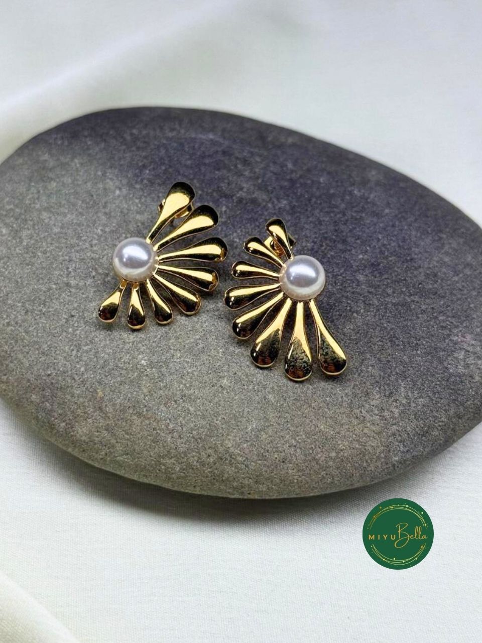 Aurelia – Pearl Radiance Gold-Plated Studs