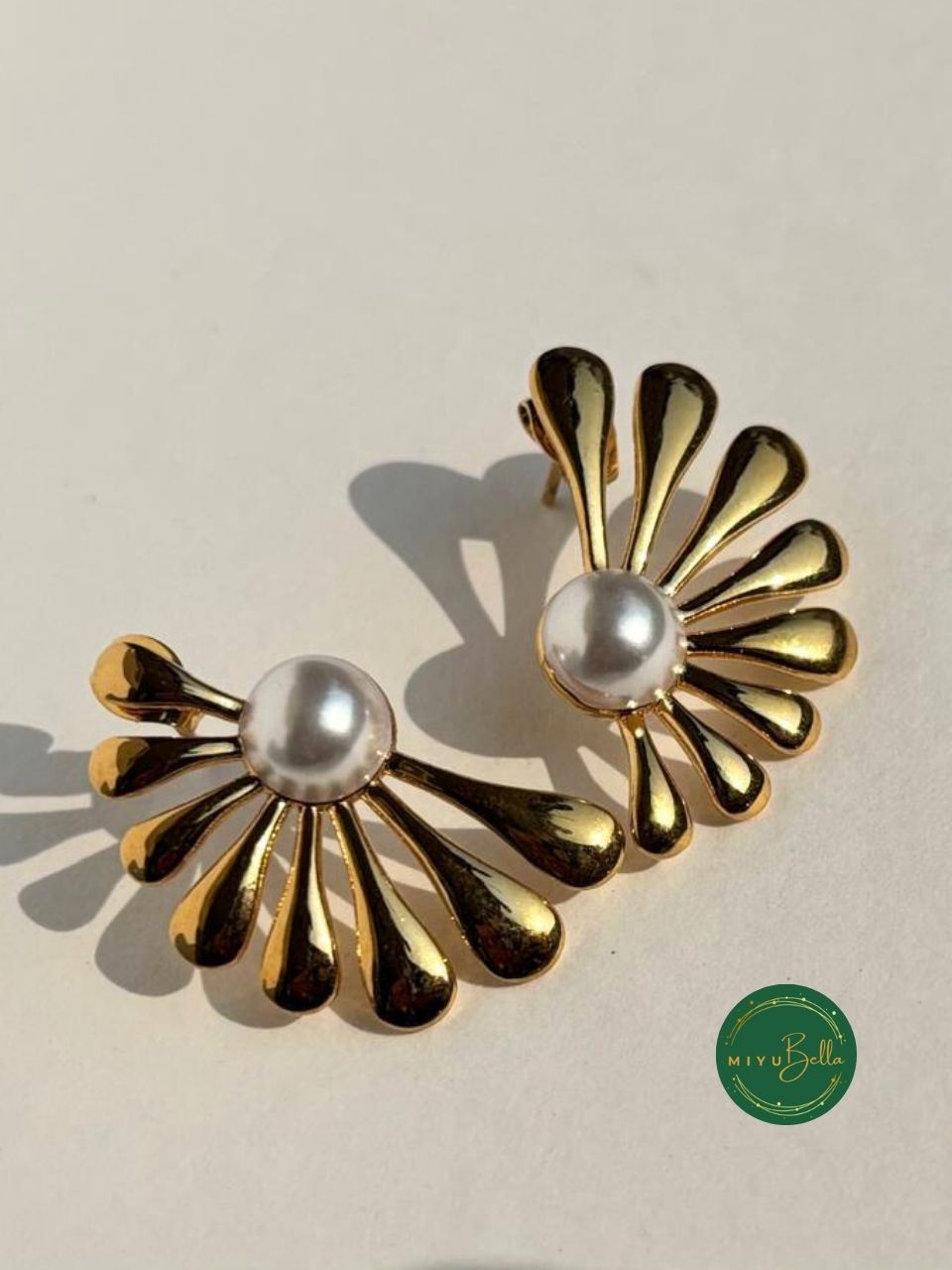 Aurelia – Pearl Radiance Gold-Plated Studs