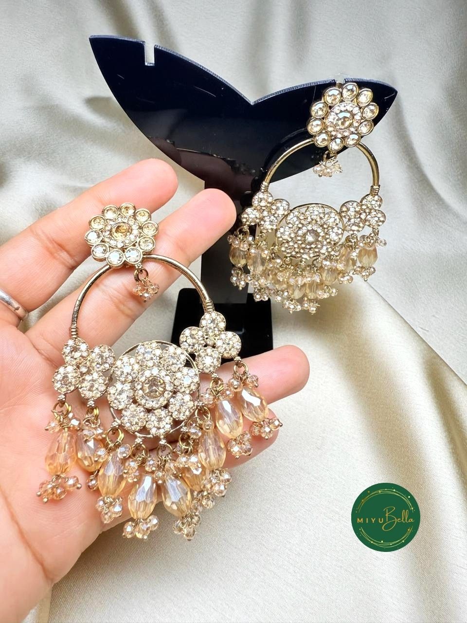 Inaara – Elegant Gold-Toned Chandbalis