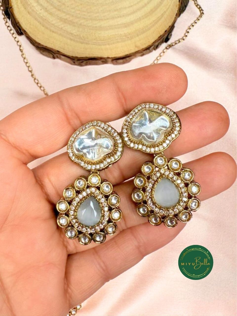 Jaanvi Grey Marble Stone Moissanite Polki Hasli Necklace Set