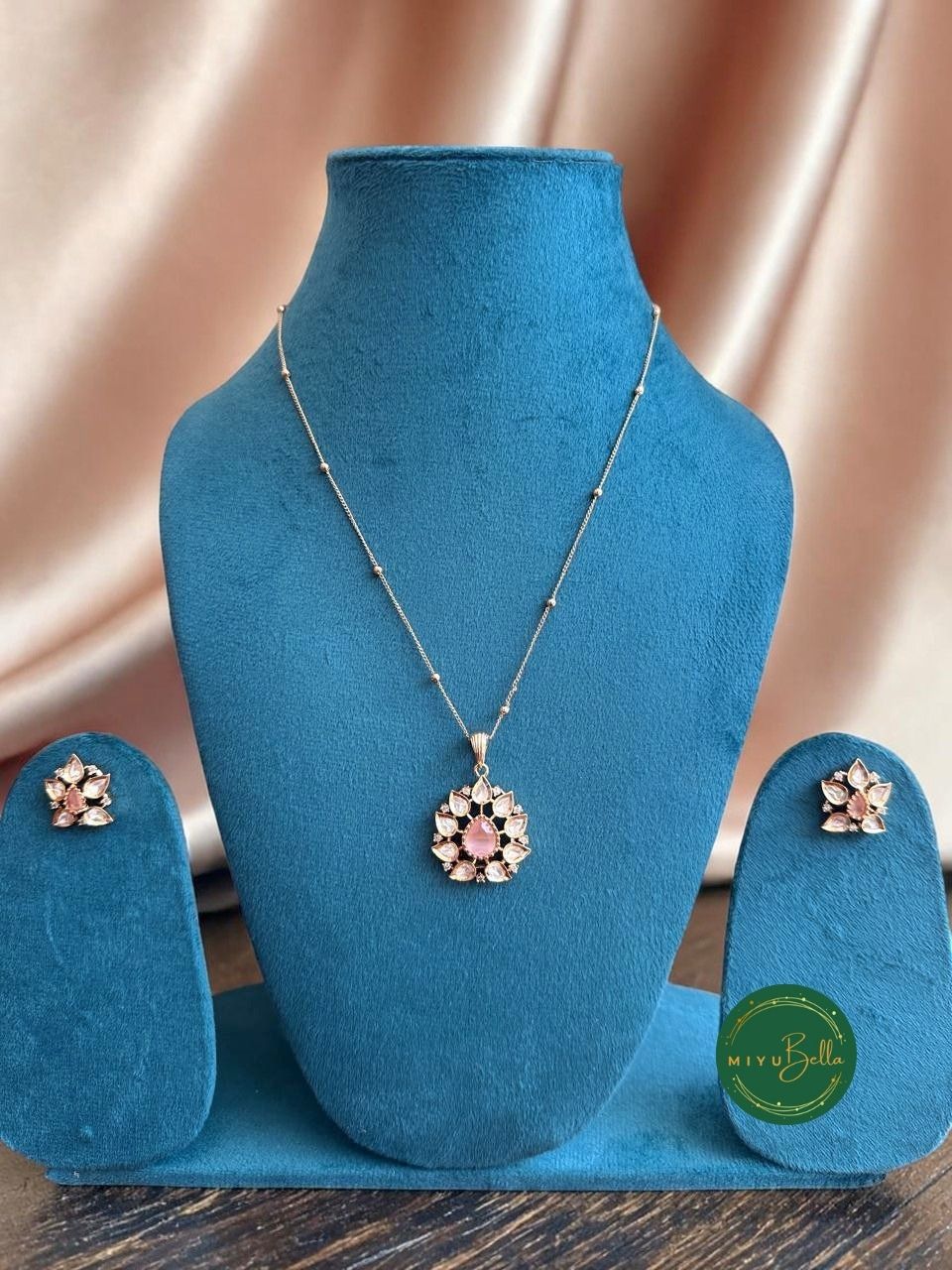 Kahani - Kundan & Moissanite Peach Pendant Set