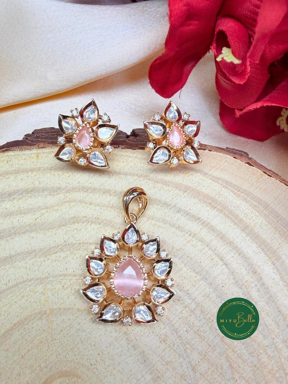 Kahani - Kundan & Moissanite Peach Pendant Set