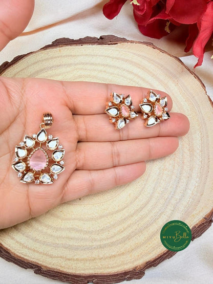 Kahani - Kundan & Moissanite Peach Pendant Set