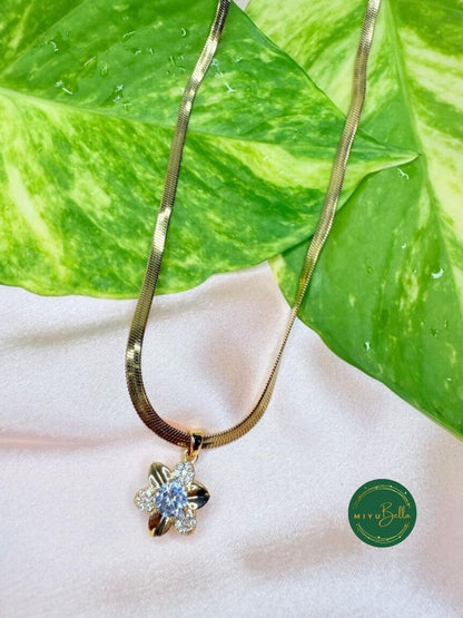 Kiara – Floral Sparkle Pendant Necklace