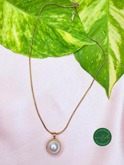 Kiara – Classic Oval Pearl Pendant Necklace