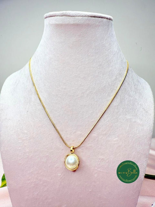 Kiara – Classic Oval Pearl Pendant Necklace