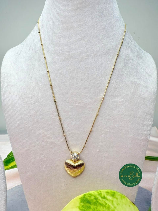 Kiara – Gold Heart Pendant Necklace