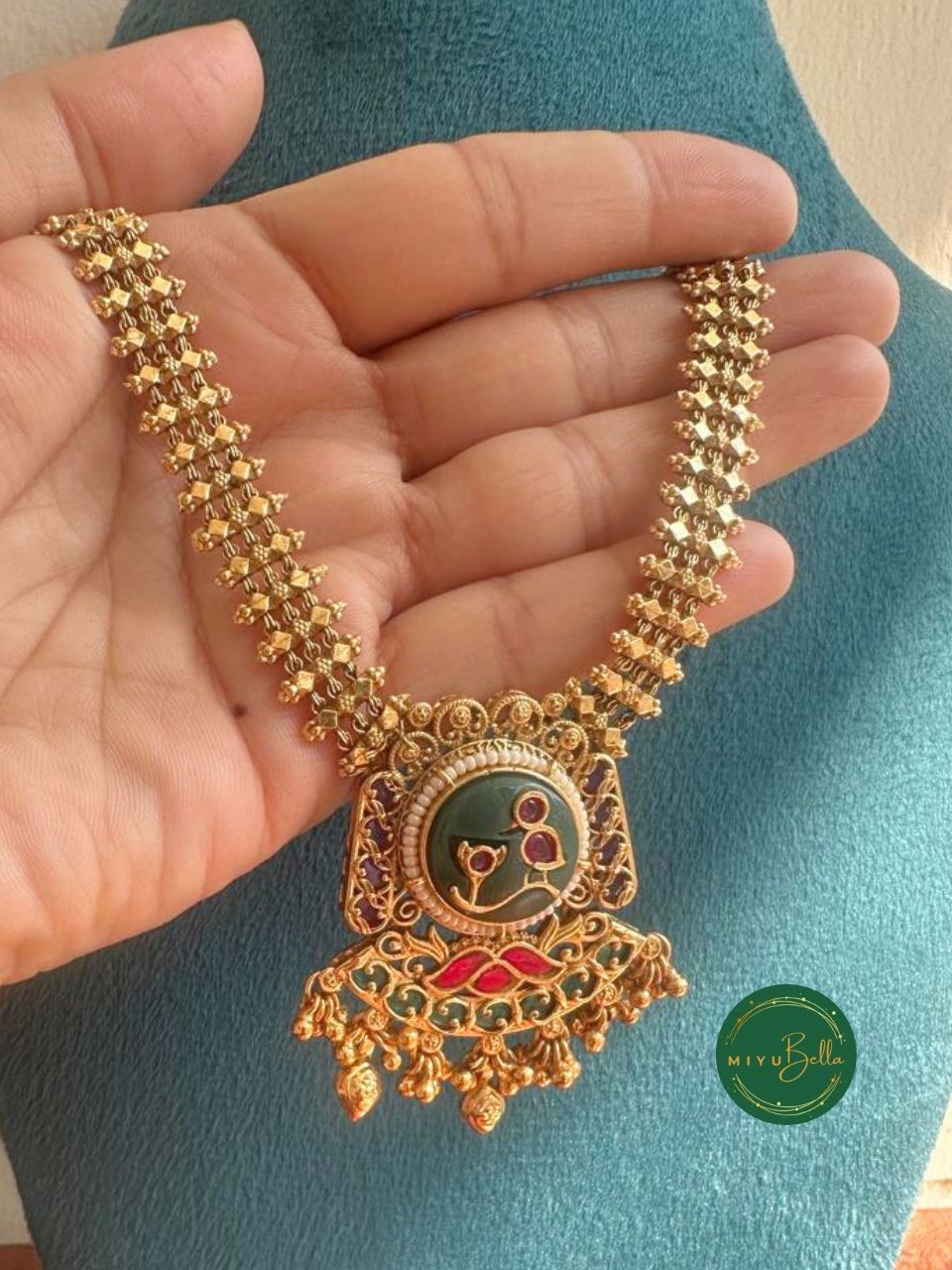 Meera - Antique Gold Necklace Set with Kemp Stones