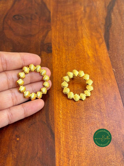 Aurelia - Shell Round Stud Earrings