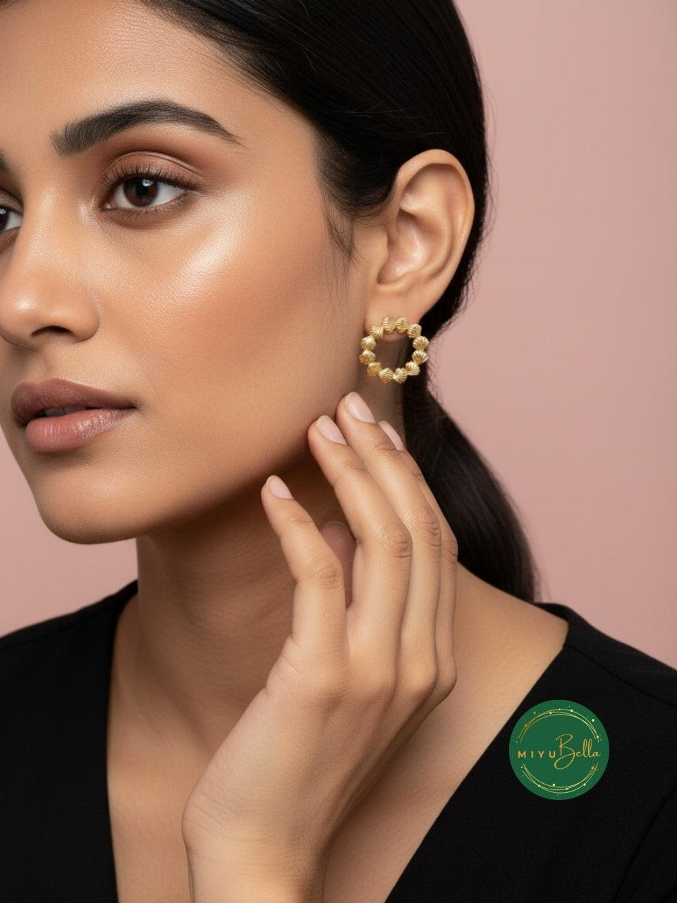 Aurelia - Shell Round Stud Earrings