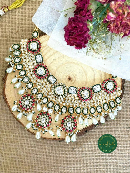 Vaidahi: Pachi Kundan and Meenakari Set