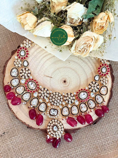 Vaidahi: Stunning Pachi Kundan and Meenakari Jewellery Set