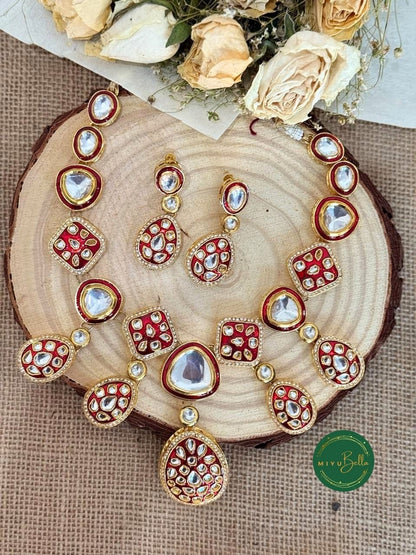 Vaidahi: Pachi Kundan and Meenakari Jewellery Set