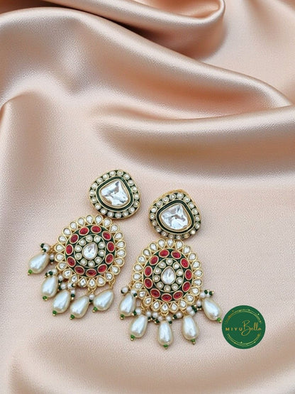 Vaidahi: Pachi Kundan and Meenakari Set