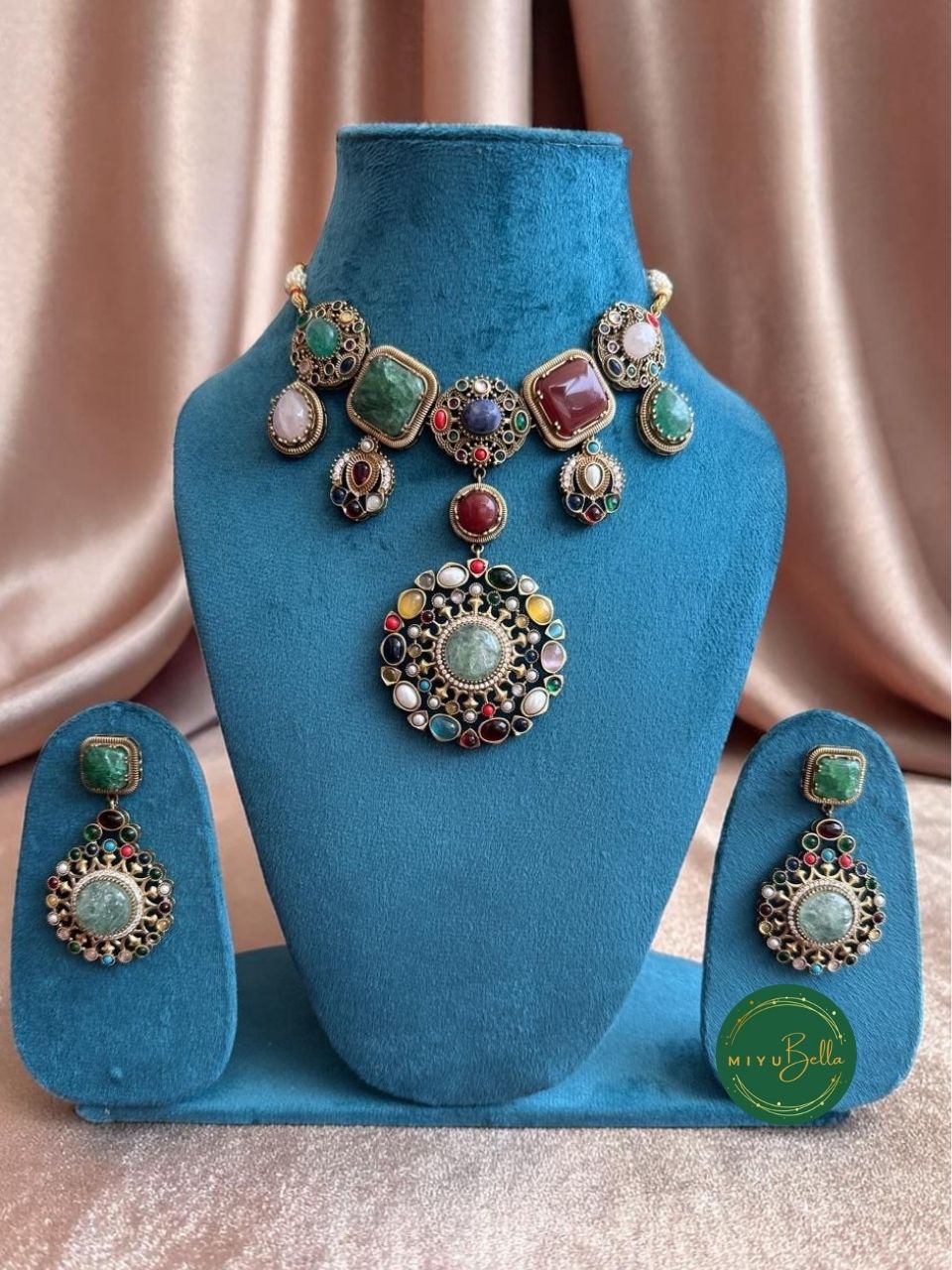 Sabhya - Vintage Indian Necklace Set