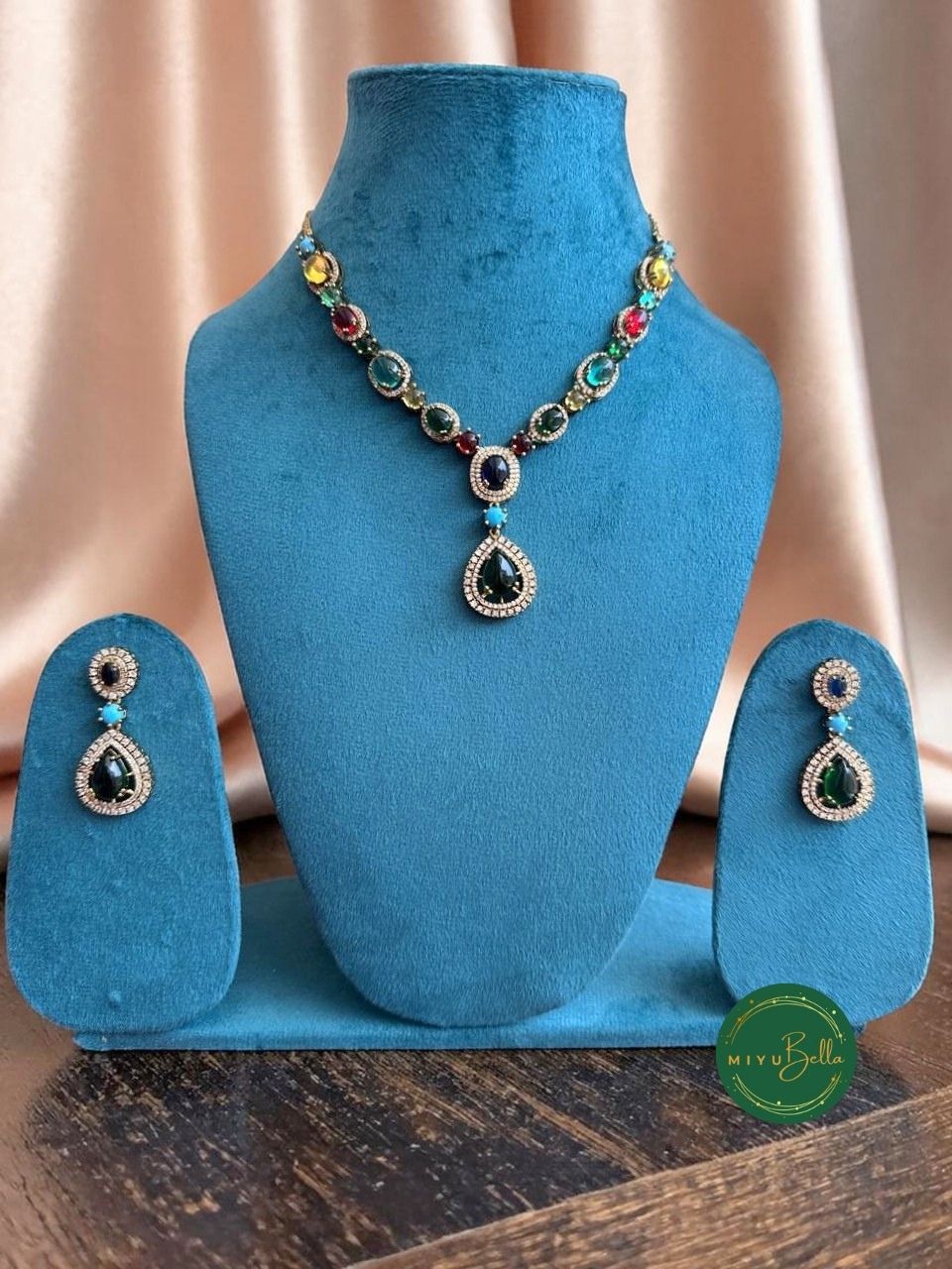 Sabhya - Vintage Emerald Drop Necklace Set