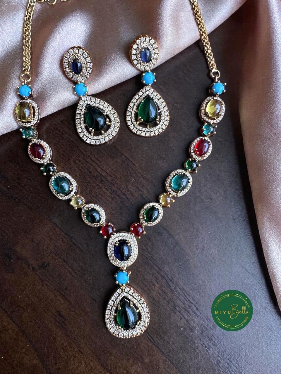 Sabhya - Vintage Emerald Drop Necklace Set