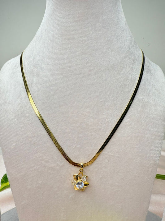 Kiara – Floral Sparkle Pendant Necklace