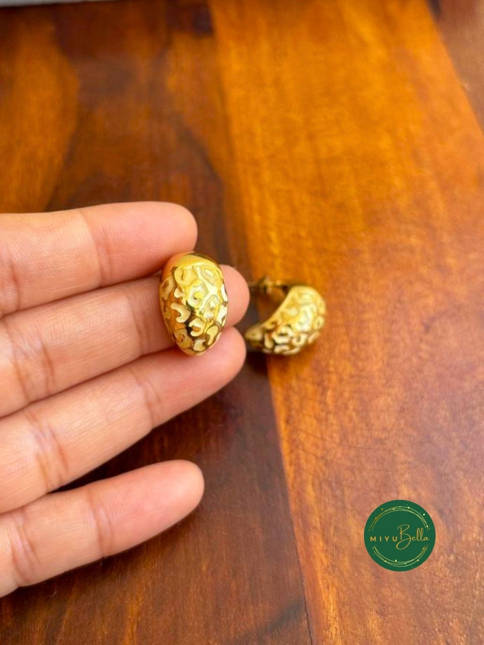 Aurelia – Textured White Stud Earrings