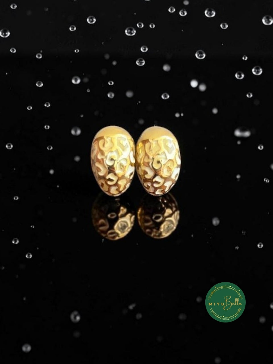 Aurelia – Textured White Stud Earrings